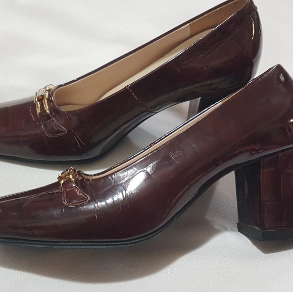 Venus Shoes - Picture 6 of 16